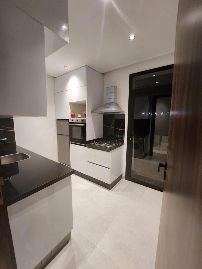 Modern Luxury Retreat: 2-Bedroom Apartment In The Heart Of Marrakech Marrakesh Buitenkant foto