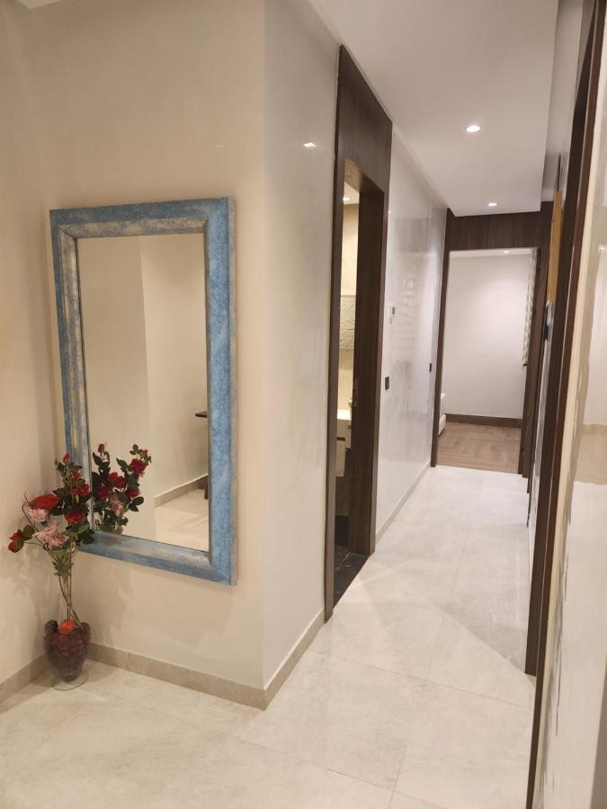 Modern Luxury Retreat: 2-Bedroom Apartment In The Heart Of Marrakech Marrakesh Buitenkant foto