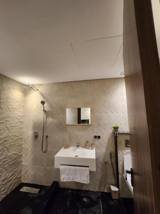 Modern Luxury Retreat: 2-Bedroom Apartment In The Heart Of Marrakech Marrakesh Buitenkant foto