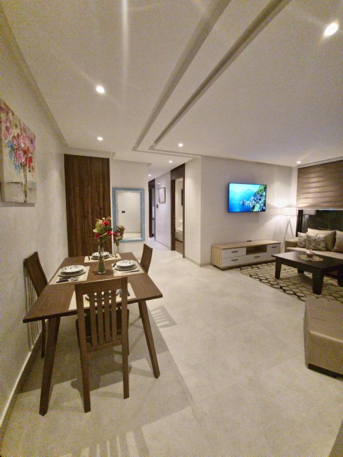 Modern Luxury Retreat: 2-Bedroom Apartment In The Heart Of Marrakech Marrakesh Buitenkant foto